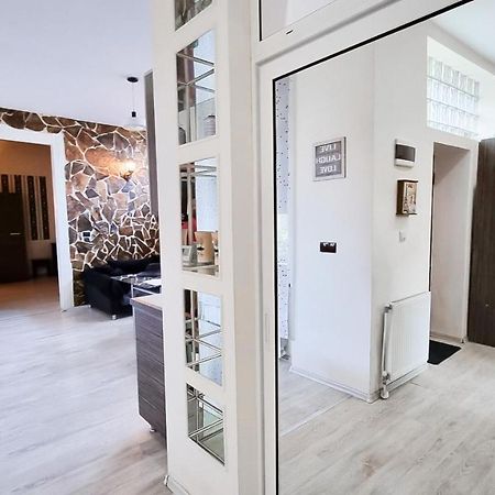 Simi Central Apartment Nagyvárad Kültér fotó