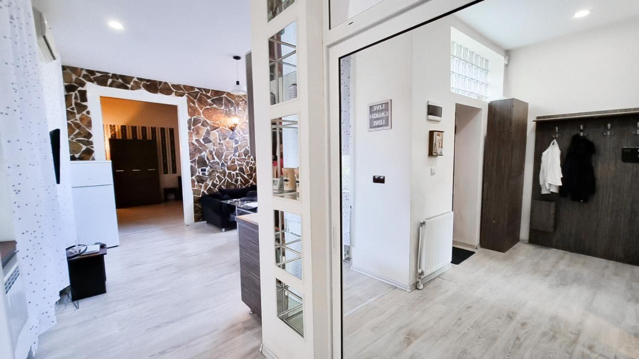 Simi Central Apartment Nagyvárad Kültér fotó