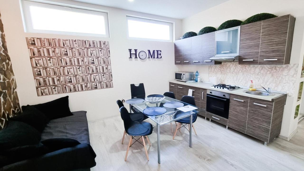 Simi Central Apartment Nagyvárad Kültér fotó